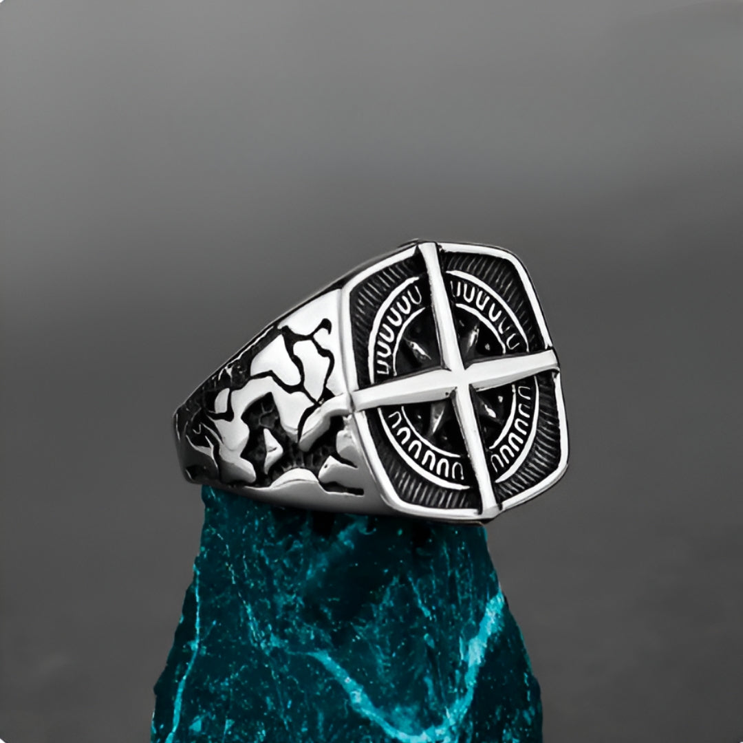 Classic Fading Compass Ring